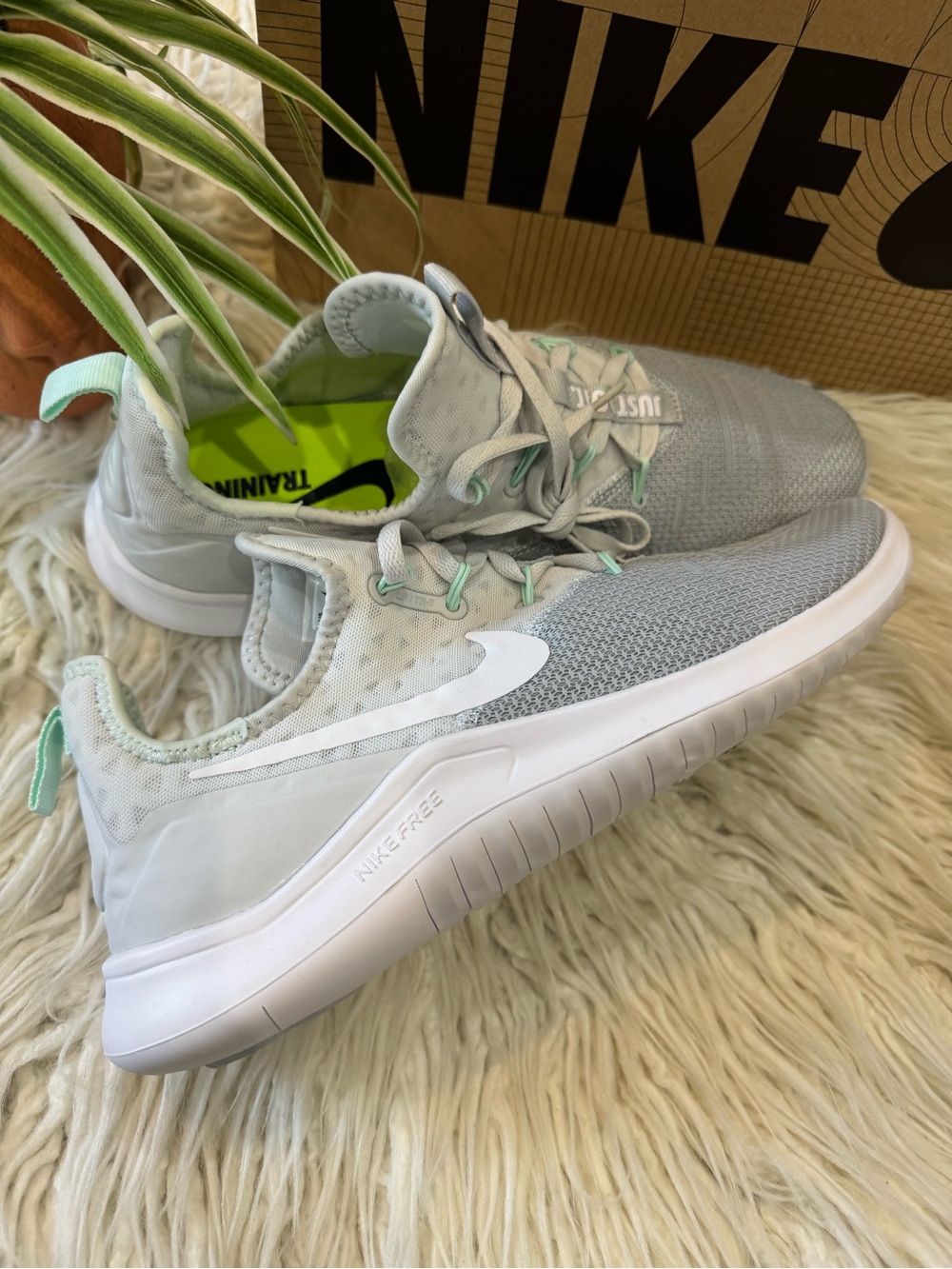 Women's Free Tr 8 Training Sneakers View 2